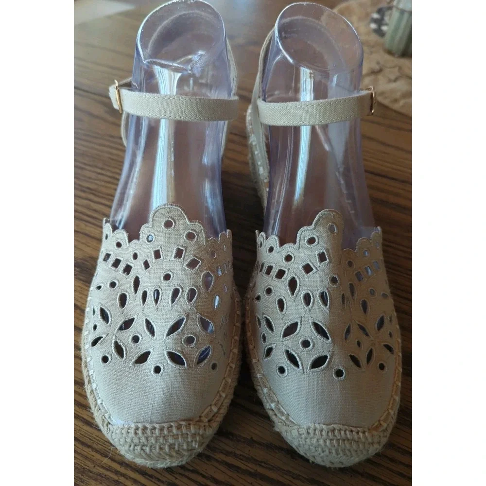 Tommy Bahama Daphne Wedge Espadrille Womens 8.5 Beige Eyelet Scalloped‎ Strap
